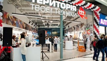 Презентация техно-платья на открытии магазина электроники ttt.ua