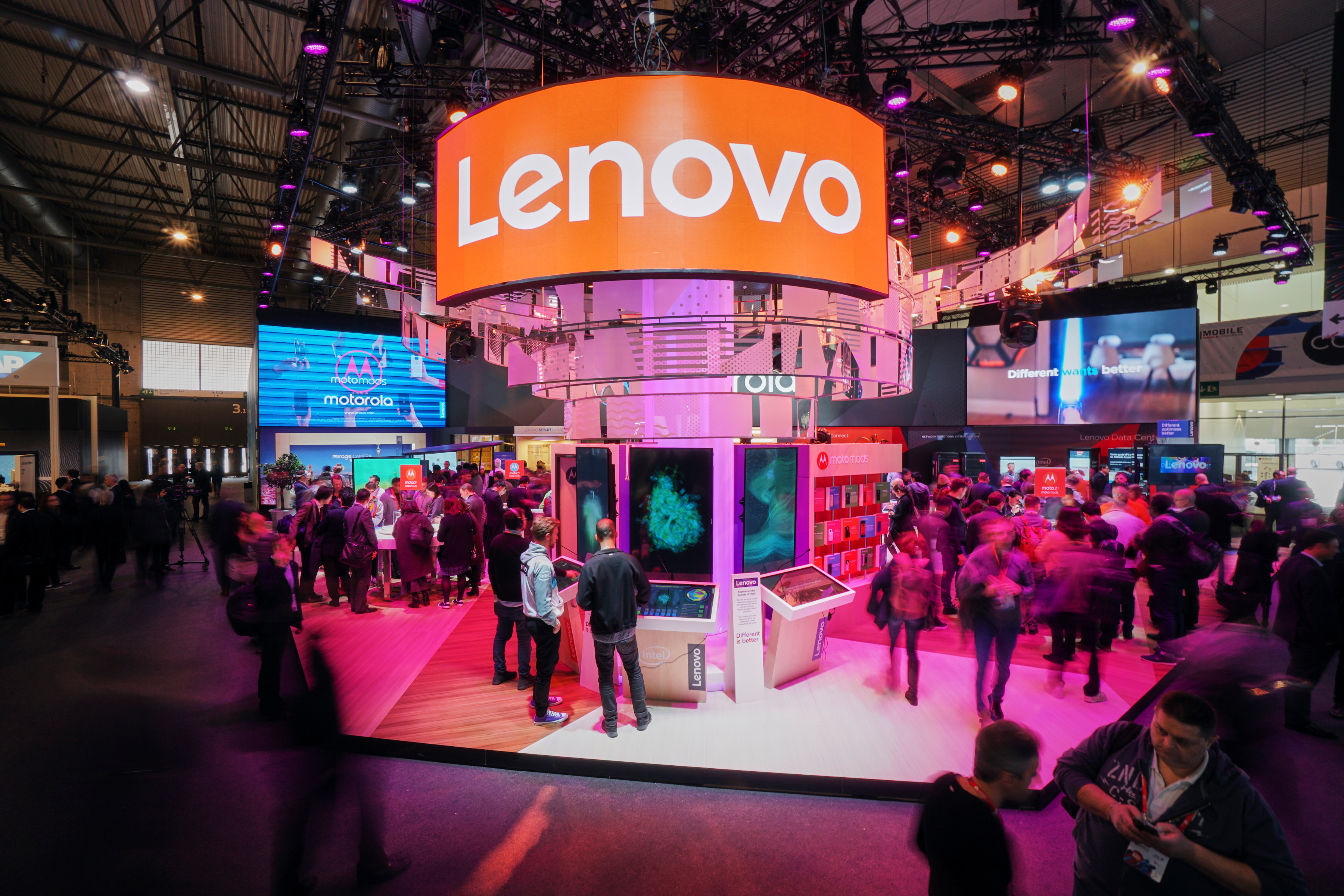 Что показали Lenovo на MWC 2018
